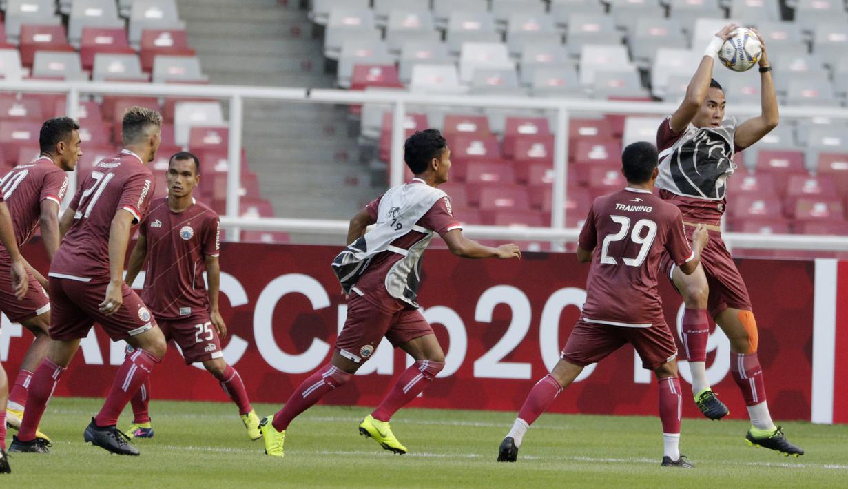 Pemain Persija Jakarta, Ryuji Utomo, saat latihan jelang laga Piala AFC 2019 di SUGBK, Jakarta, Senin (25/2/2019). Persija akan Melawan Becamex Binh Duong. (Bola.com/M Iqbal Ichsan)