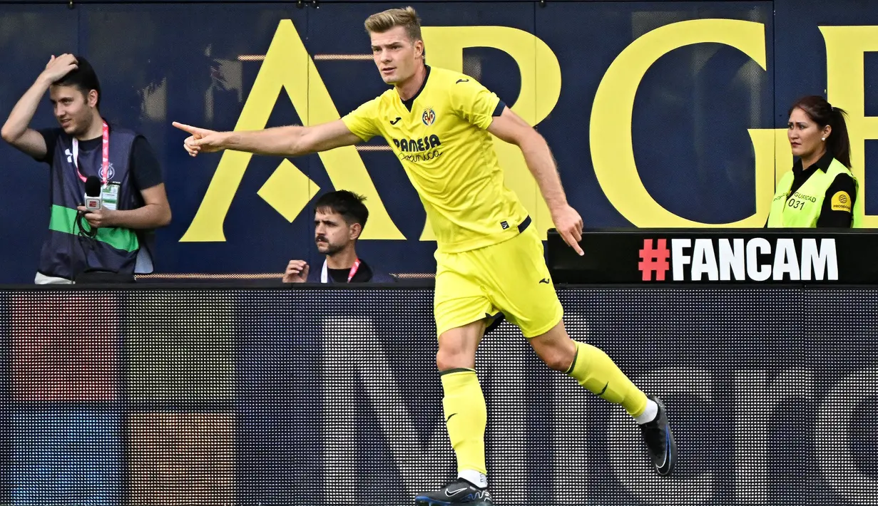 Alexander Sorloth yang kini tengah menjalani musim pertama bersama Villareal menjadi pemain terbaru Yellow Submarine yang mampu mencetak hattrick di LaLiga dalam rentang empat musim terakhir. Hingga kini ia tercatat telah mencetak 12 gol dan 4 assist di LaLiga dari total 23 laga. Catatan tersebut termasuk satu kali hattrick yang dibuatnya pada pekan teranyar LaLiga 2023/2024 yaitu pekan ke-27 saat menang 5-1 atas tamunya, Granada (3/3/2024). (AFP/Javier Soriano)