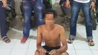 Seorang pria di Dharmasraya, Sumatera Barat berinisial AS (32) tega menyetubuhi tetangganya yang masih pelajar. Pelaku saat ini sudah diringkus polisi untuk mempertanggungjawabkan perbuatannya.