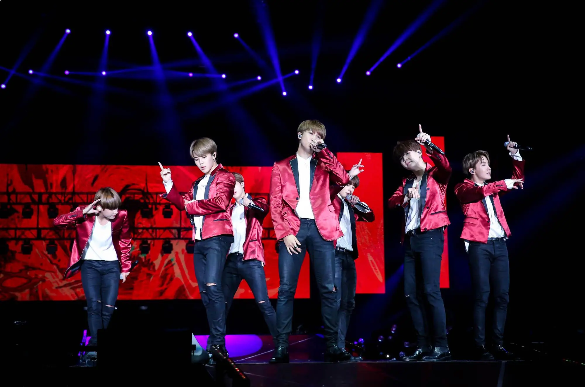 BTS sukses menggelar konser di Sidney, Australia.