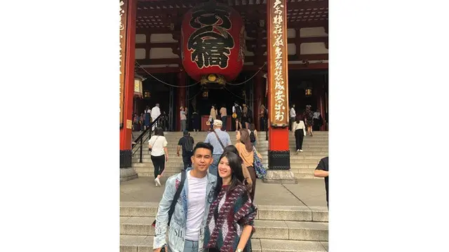 6 Momen Mesra Naga Eks Lyla Bareng Istri, Hamil Setelah 8 Tahun Menikah