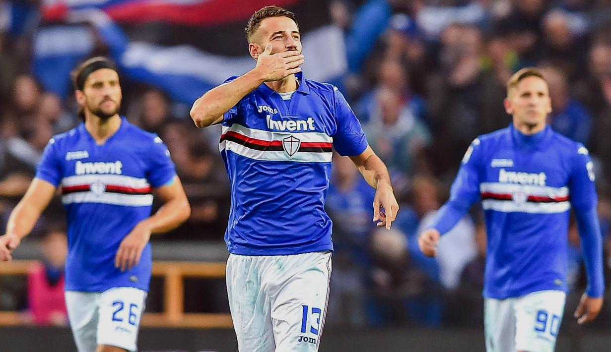 Gelandang Sampdoria, Marco Ferrari, merayakan gol yang dicetaknya ke gawang Juventus pada laga Serie A Italia di Stadion Luigi Ferraris, Genoa, Minggu (19/11/2017). Sampdoria menang 3-2 atas Juventus. (AP/Simone Arveda)