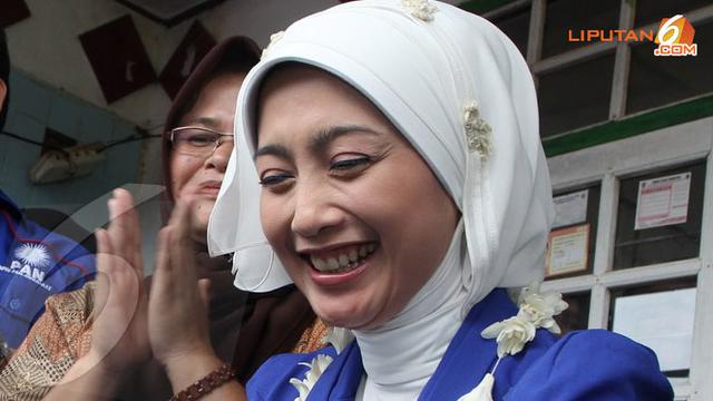 Sensasi Desy Ratnasari Saat Jadi Dosen - ShowBiz Liputan6.com