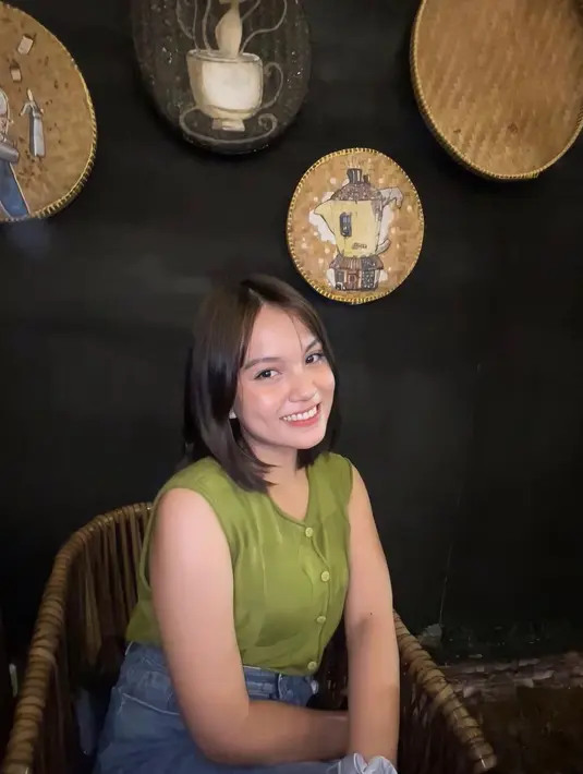Dilansir dari akun Instagram pribadi @__ditamal, wanita cantik bernama lengkap Ditha Rizki Amalia ini ternyata memiliki banyak sekali followers, hingga kini, jumlah followers Ditha sejumlah lebih dari 19 ribu followers. Paras Ditha banyak yang menyebut mirip Marsha Aruan. (Instagram/__ditamal)