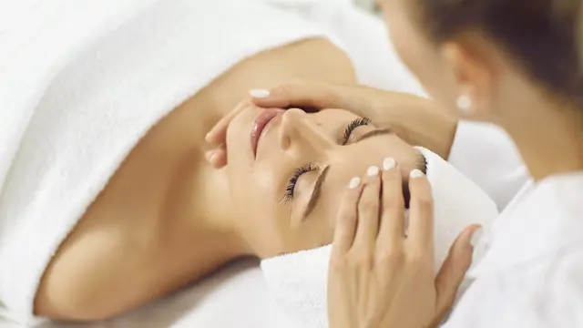 Muncul Jerawat Setelah Facial, Normal Nggak Sih? Gali Fakta dan Tips Perawatan yang Tepat