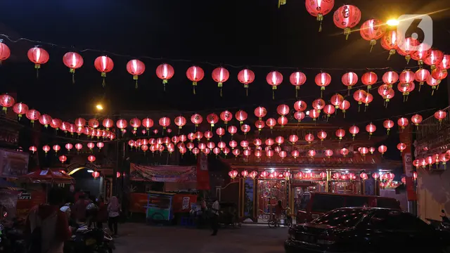 Ritual Sembahyang di Malam Tahun Baru Imlek