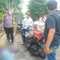 Driver online (kurir ekspedisi) bernama yulan Susilo (42 tahun) ditemukan meninggal dunia di Jakarta Barat. Foto: Humas Polres Jakbar