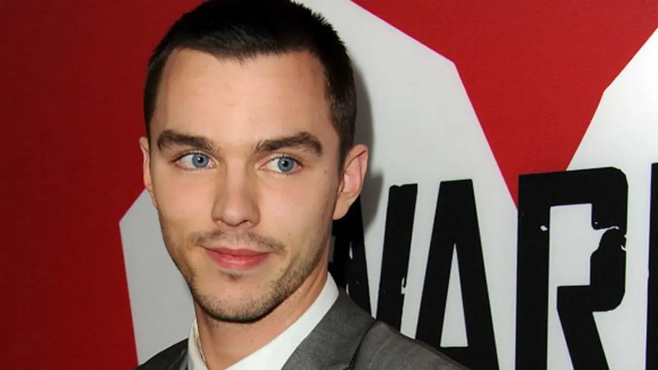 nicholas-hoult-130902b.jpg