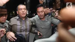 Wakil Menteri Imigrasi dan Pemasyarakatan, Silmy Karim (kiri) saat tiba di Gedung Merah Putih Komisi Pemberantasan Korupsi (KPK), Jakarta, Rabu (3/6/2026). (Liputan6.com/Helmi Fithriansyah)
