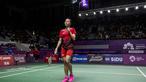 Pebulutangkis Indonesia, Fitriani, saat melawan wakil Hong Kong, Yip Pui Yin, pada laga Asian Games di Istora Senayan, Jakarta, Minggu (19/8/2018). Tim beregu putri Indonesia memastikan kemenangan atas Hong Kong 3-0. (Bola.com/Vitalis Yogi Trisna)