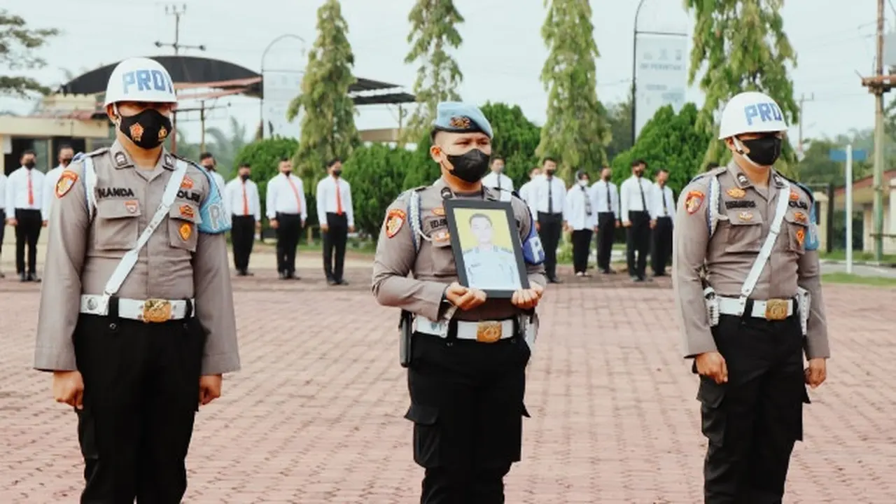 Upacara Pemecatan Tidak Dengan Hortmat anggota polisi di Polres Rokan Hilir.