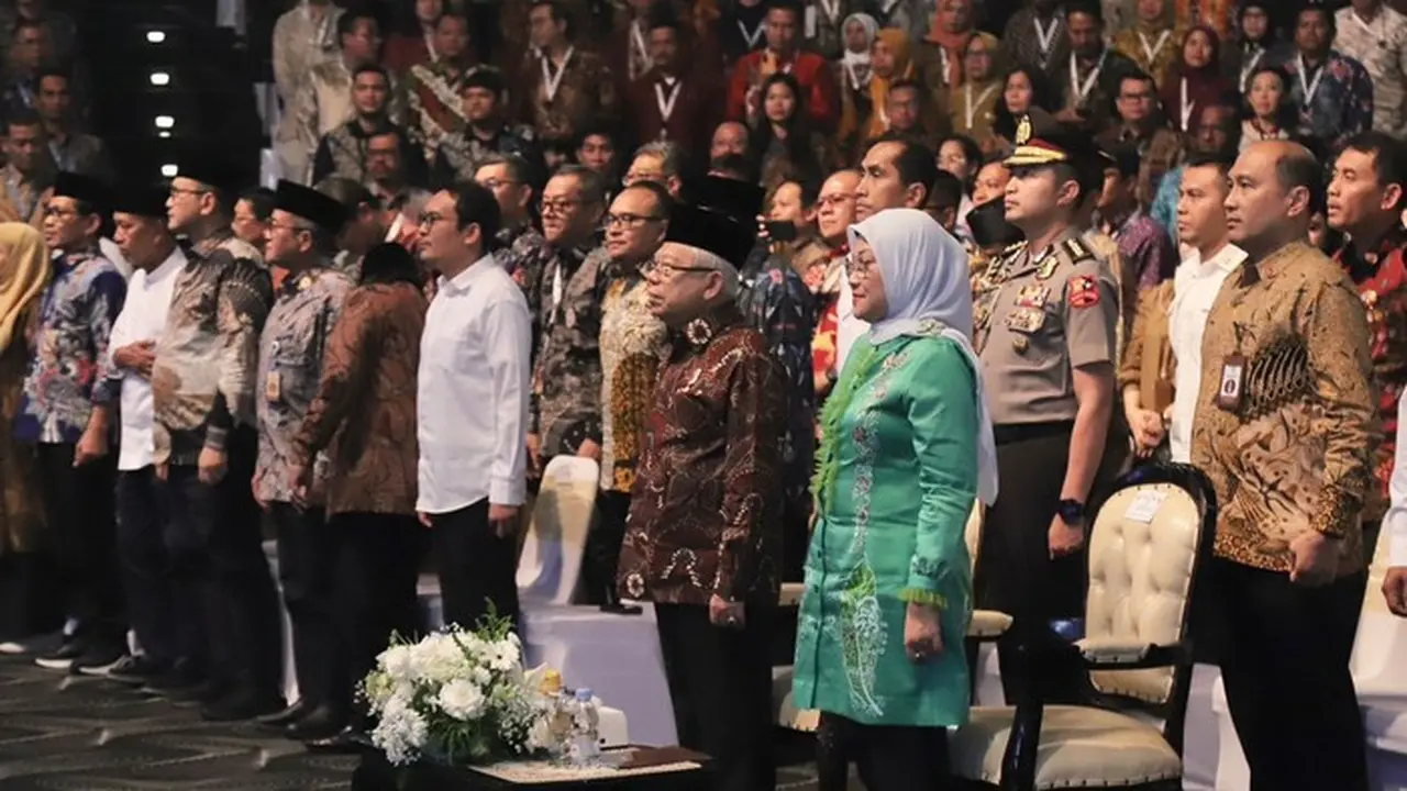 Pj Gubernur Kaltim Raih Penghargaan Pembina Produktivitas di Naker Award 2023