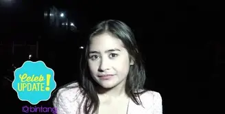 Prilly Latuconsina hanya tertawa saat mendengar kabar miring yang beredar. 