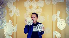 Jebolan AFI 1 dari Surabaya ini memang termasuk sebagai peserta yang ekspresif. Dicky selalu pandai memainkan mimik dan gestur saat di atas panggung maupun saat ia menjadi objek foto. Wajar jika kini di feed Instagram banyak foto bagus. (Liputan6.com/IG/@dickysaputro)