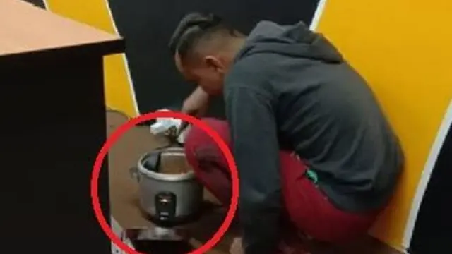 Pria Ini Rela Bawa Ricecooker ke Kantor, Ini Alasannya yang Bikin Haru