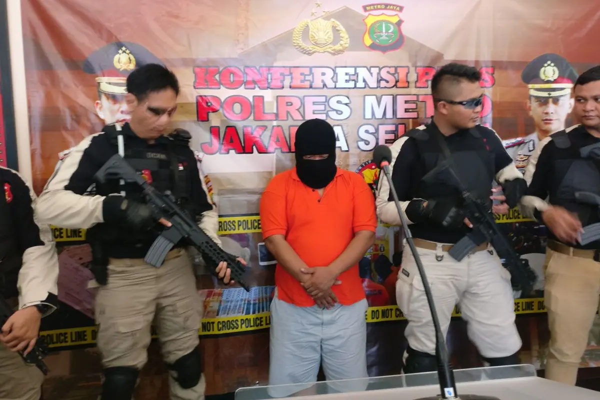 Polisi gadungan. (Liputan6.com/Nafiysul Qodar)