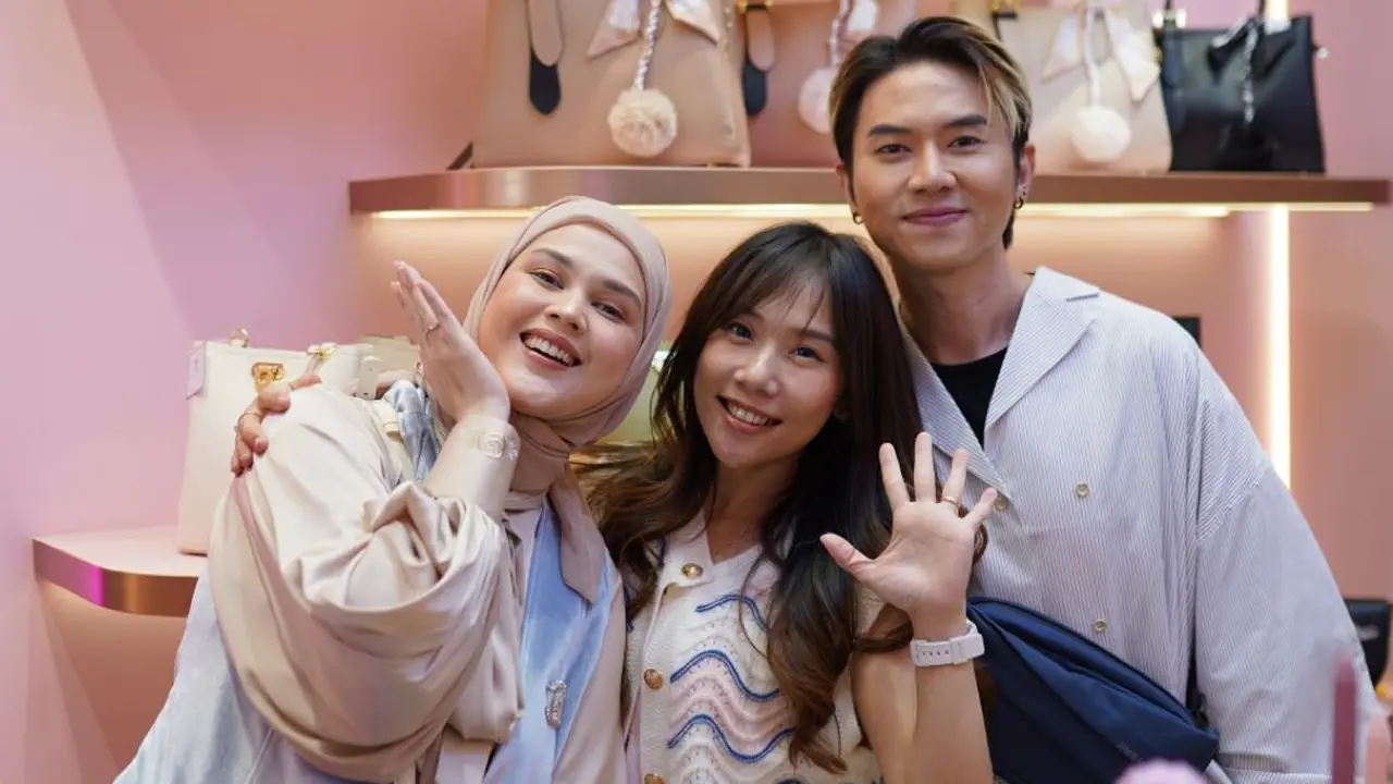 Cut Meyriska dan Eriska Rein hadir di pembukaan outlet cabang brand fashion di Bandung