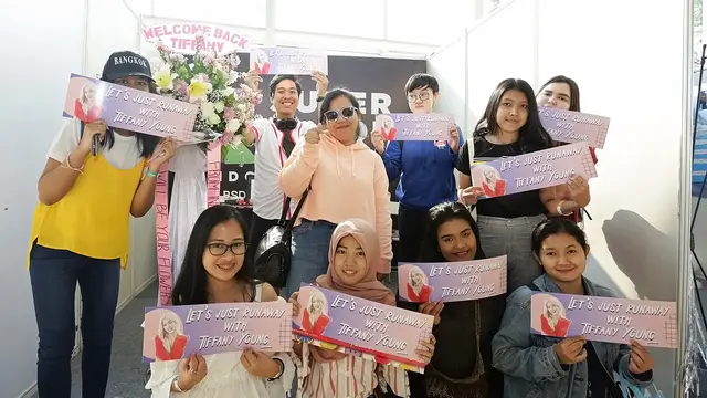 Young One atau para penggemar Tiffany Young di SKF Indoneia 2019 (Bambang E. Ros)
