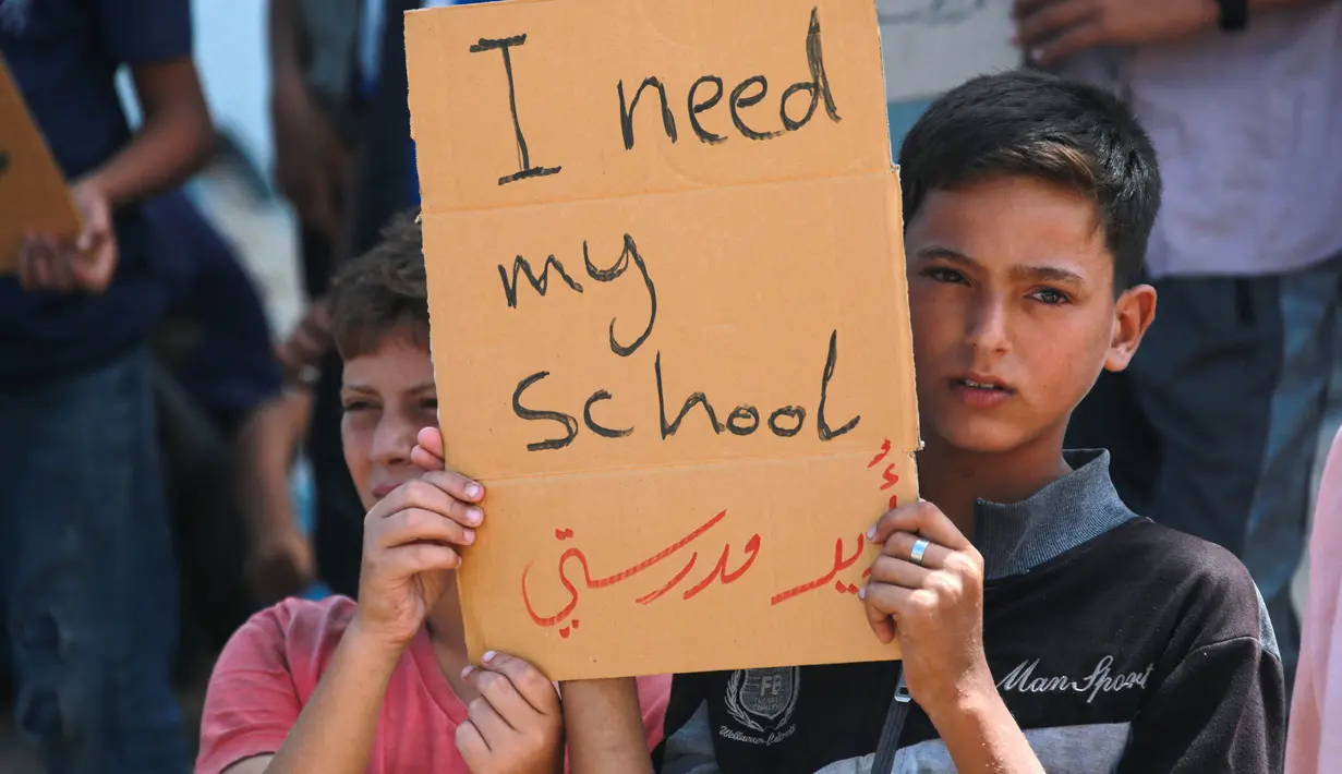 Jika merujuk pada Konvensi Jenewa Keempat, sekolah dianggap sebagai objek sipil dan harus dilindungi dari serangan. (Bashar TALEB/AFP)