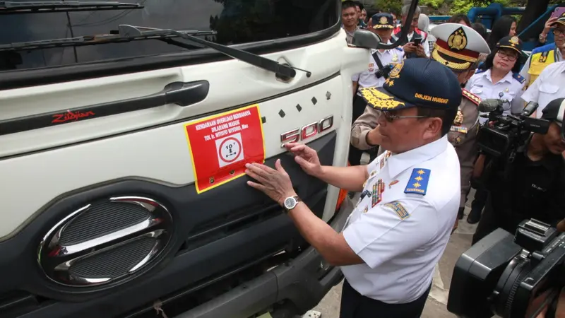Larangan Truk ODOL Melintas Jalan Tol Jakarta - Bandung Berlaku Mulai Hari Ini