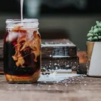 Ilustrasi es kopi susu. Sumber foto: unsplash.com/Tyler Nix.