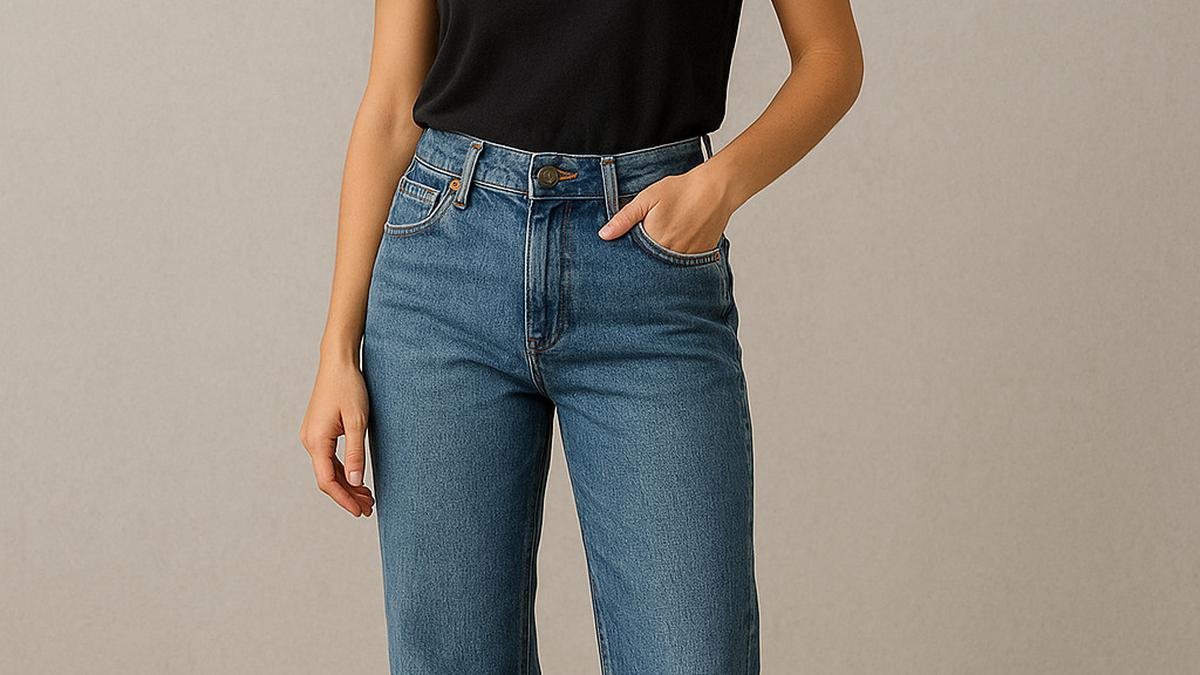 10 Celana Jeans Wanita Hits 2025 yang Bikin Look Makin On Point, Simak Rekomendasinya