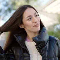 rambut sebagian besar tersusun dari protein, sehingga kekurangan nutrisi tertentu seperti protein, zinc, dan omega 3 dapat menyebabkan rambut menjadi lemah, kusam, bahkan rontok. (foto/dok: freepik/krakenimages.com)