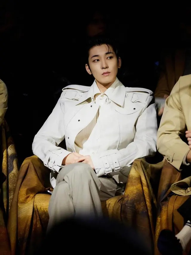 Wonwoo SEVENTEEN tampil perdana di London Fashion Week 2025. (credit:instagram.com/everyone_woo)