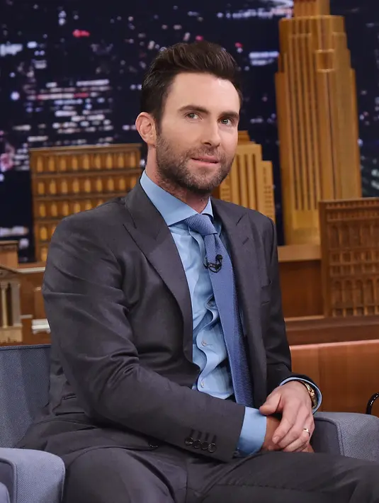 Para netizen pun sontak terkejut melihat penampilan gaya rambut Adam Levine. " Oh tidak, kau menyesal lakukan itu Adam," tulis salah satu netizen. (AFP/Bintang.com)