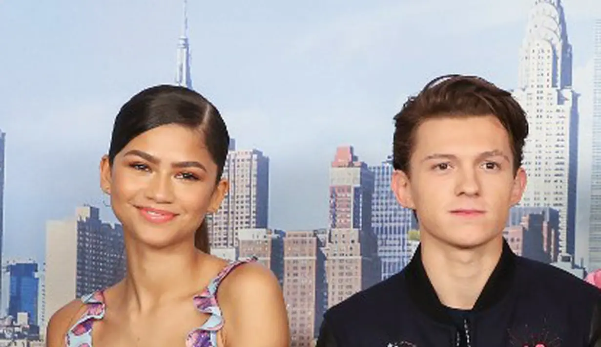 “I really can’t stand him,” tulis Zendaya dengan menyertakan emoji menangis sambil tertawa di akun Twitternya beberapa waktu lalu. Dan ternyata, Tom pun membalasnya. Ini lah yang membuat netizen ikut berkomentar. (AFP/ROB KIM)