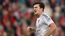 Enam menit berselang, Manchester United kembali unggul. Sundulan keras Harry Maguire ke pojok kiri bawah gawang Liverpool membuat publik Anfield membisu. (PETER POWELL/AFP)