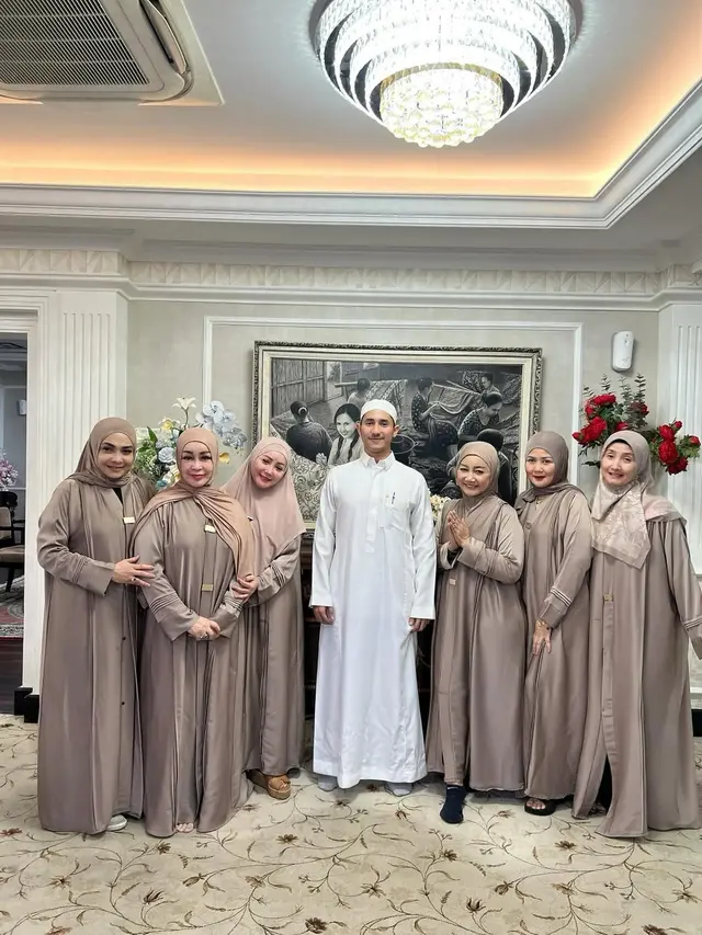 6 Potret Rieta Amilia dan Geng Artis Peringati Nisfu Syaban, Kompak Pakai Gamis