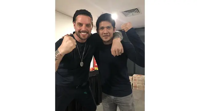6 Potret Iko Uwais Bareng Aktor Terkenal di Dunia, Tak Kalah Keren