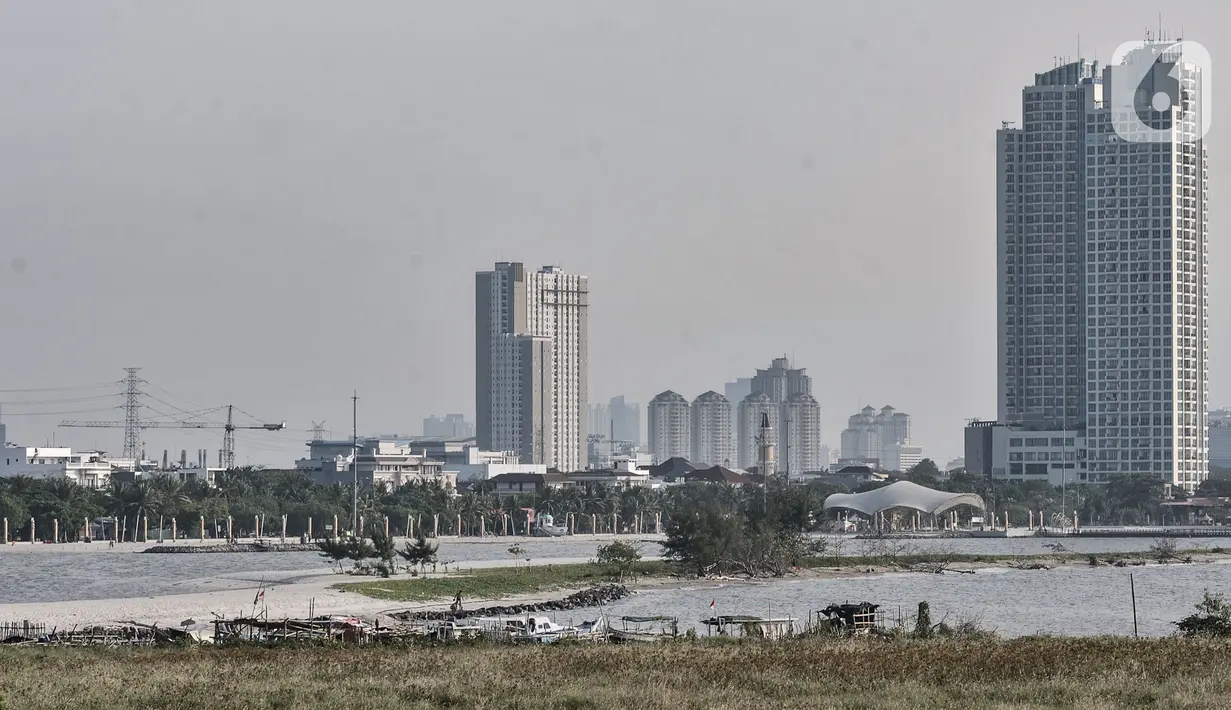 Suasana di lokasi proyek reklamasi perluasan kawasan wisata Ancol, Jakarta, Rabu (8/7/2020). Polemik Reklamasi Ancol terjadi setelah Gubernur Anies Baswedan menerbitkan Keputusan Gubernur Daerah Khusus Ibukota Jakarta Nomor 237 Tahun 2020 terkait izin pelaksanaan. (merdeka.com/Iqbal S. Nugroho)