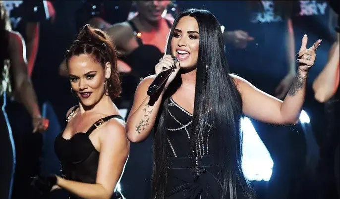 Penampilan Demi Lovato memukau di American Music Awards 2017 (people.com)