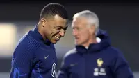 Pemain Timnas Prancis, Kylian Mbappe saat berlatih menjelang Kualifikasi Euro 2024 di Clairefontaine-en-Yvelines pada 21 Maret 2023. Mbappe akan memulai debut sebagai kapten Les Bleus pada 25 Maret 2023 saat melawan Belanda. (AFP/Franck Fife)