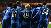 Para pemain Chelsea merayakan gol ke gawang Charlton Athletic pada lanjutan Piala FA 2025/2026, Minggu (11/1/2026) dini hari WIB. (Ben STANSALL / AFP)