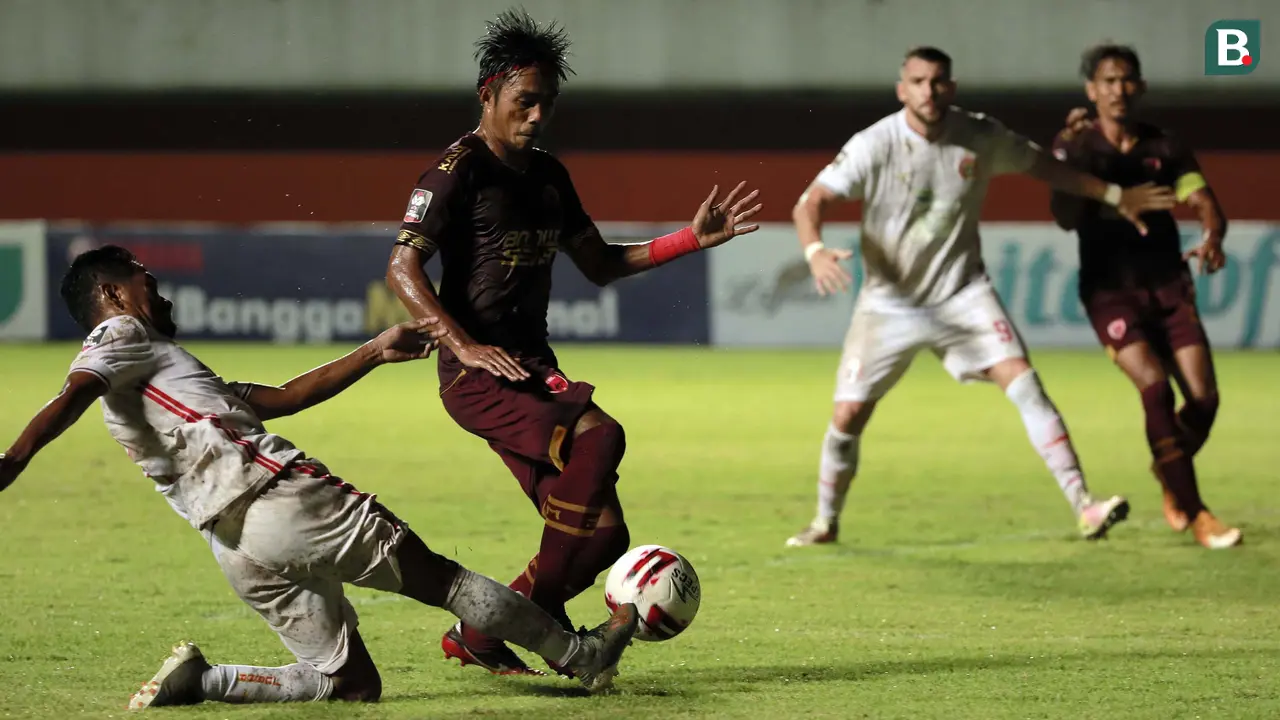 FOTO: 6 Kartu Kuning Warnai Hasil Imbang 0-0 PSM Melawan Persija pada Leg Pertama Semifinal Piala Menpora 2021 di Babak Pertama