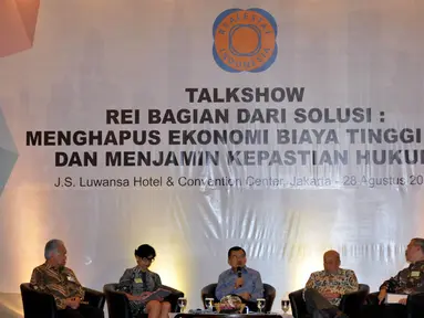 Jusuf Kalla saat menghadiri diskusi bersama asosiasi pengembang Real Estate Indonesia di Jakarta, Kamis (28/8/14). (Liputan6.com/Johan Tallo)
