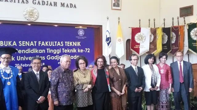 2 Menteri Jokowi dapat Herman Johannes Award dari UGM