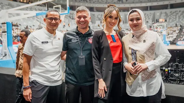 Cinta Laura dan Gading Marten bertemu Presiden Jokowi di peresmian Indonesian Arena (Foto: Instagram claurakiehl)