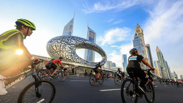 Sensasi Liburan Mewah di Dubai yang Membuat Takjub, Ada Yoga di Bawah Laut! (Maverick)