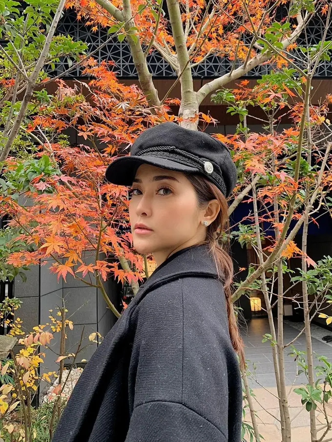 FOTO: Gaya Penampilan Eva Anindita saat Pakai Topi, Makin Menawan