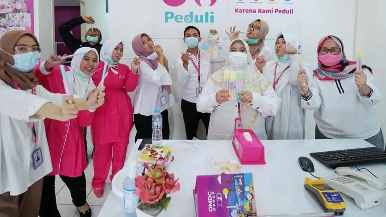 Drg Oktri Manessa Bikin OMDC Peduli untuk Masyarakat Terdampak Covid-19