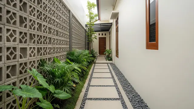 Desain Jalur Servis Samping Rumah yang Tetap Terlihat Rapi/Gemini AI