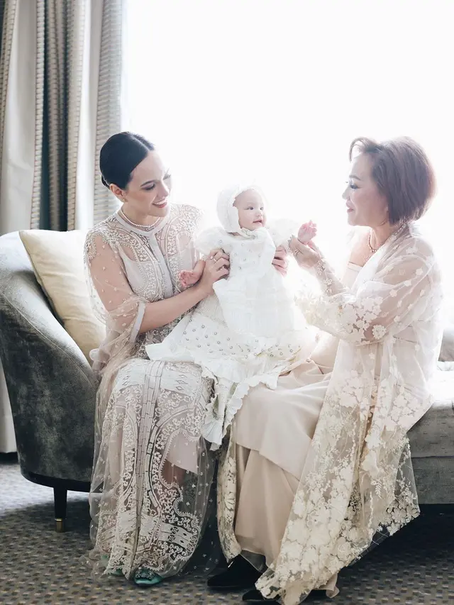 7 Gaya Pemotretan Baby Claire Anak Shandy Aulia Sebelum Dibaptis, Menggemaskan
