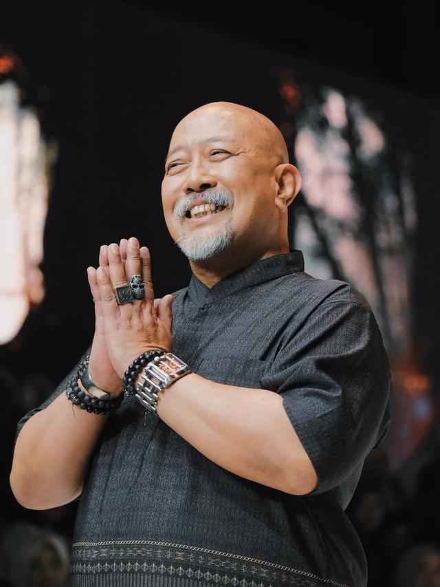 Potret Indro Warkop Jadi Model Catwalk