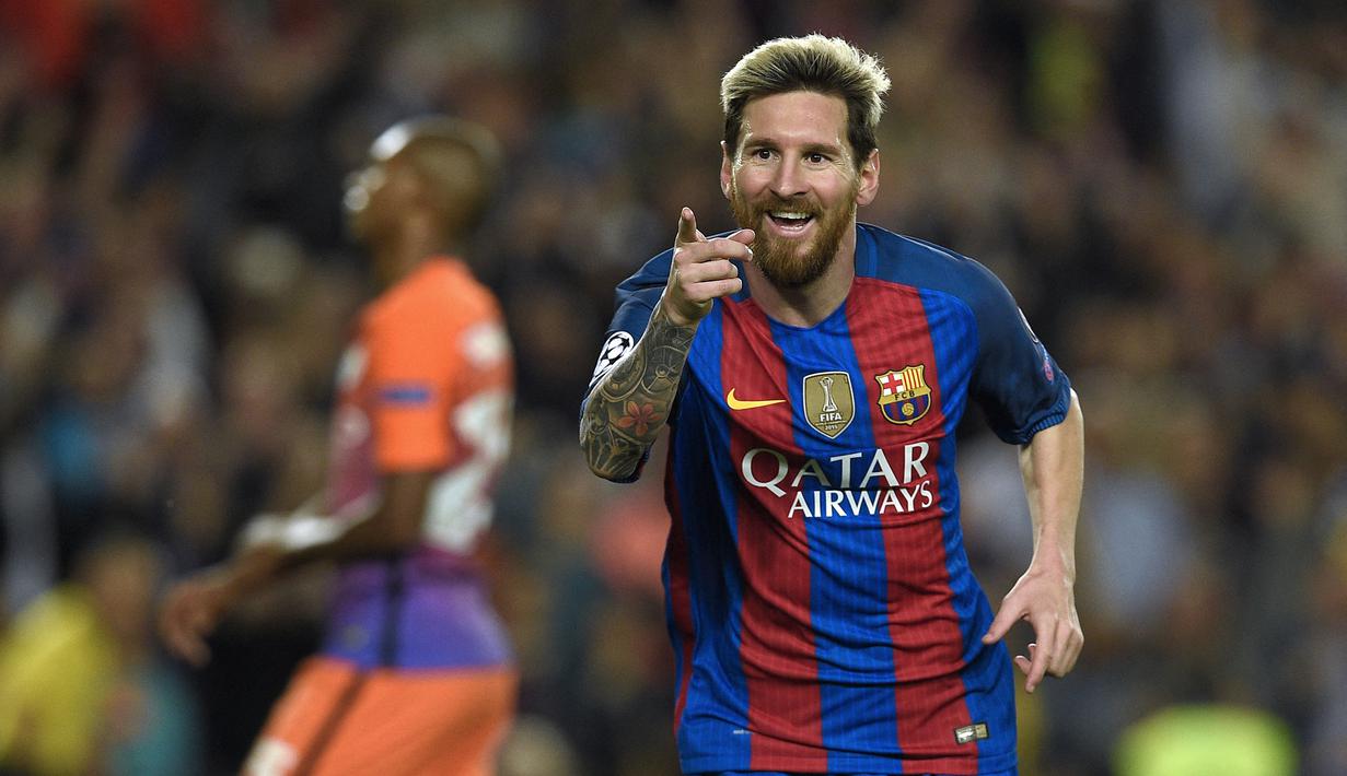 Lionel Messi. Striker PSG ini melakukannya saat masih berseragam Barcelona dalam matchday ke-3 Grup C Liga Champions 2016/2017 menghadapi Manchester City, 19 Oktober 2016. Hattricknya membawa Barcelona menang 4-0 atas Manchester City.(AFP/Lluis Gene)