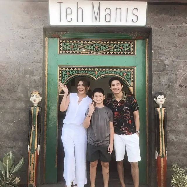 6 Potret Kebersamaan Tamara Bleszynski dan Teuku Rassya, Penuh Kehangatan