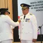 Serah terima jabatan Bupati Ahmed Zaki Iskandar kepada Kepala Biro Administrasi Pimpinan Setjen Kemendagri Andi Ony Prihartono yang ditunjuk sebagai Pejabat (Pj) Bupati Tangerang hingga tahun 2024. (Liputan6.com/Pramita Tristiawati)